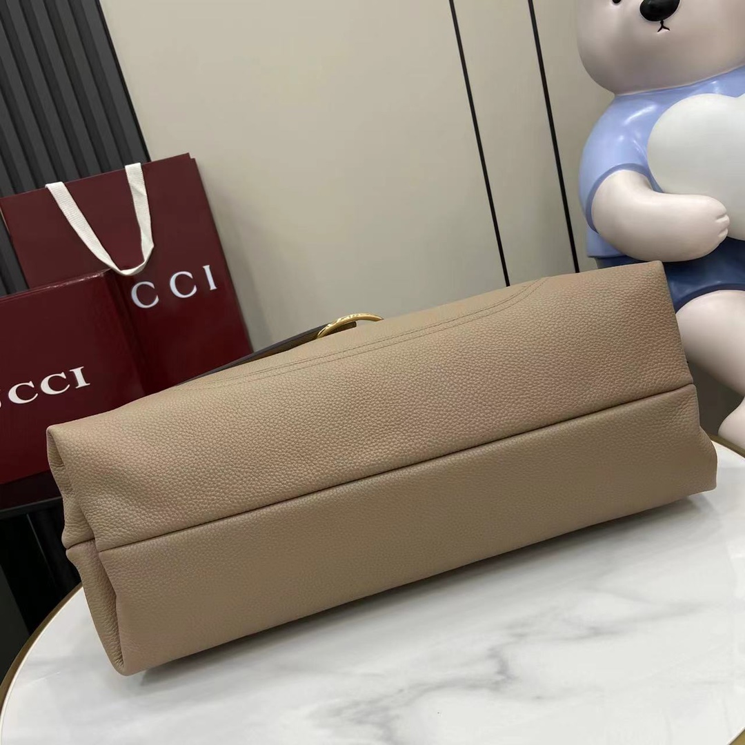 Gucci Softbit Maxi Shoulder Bag - DesignerGu