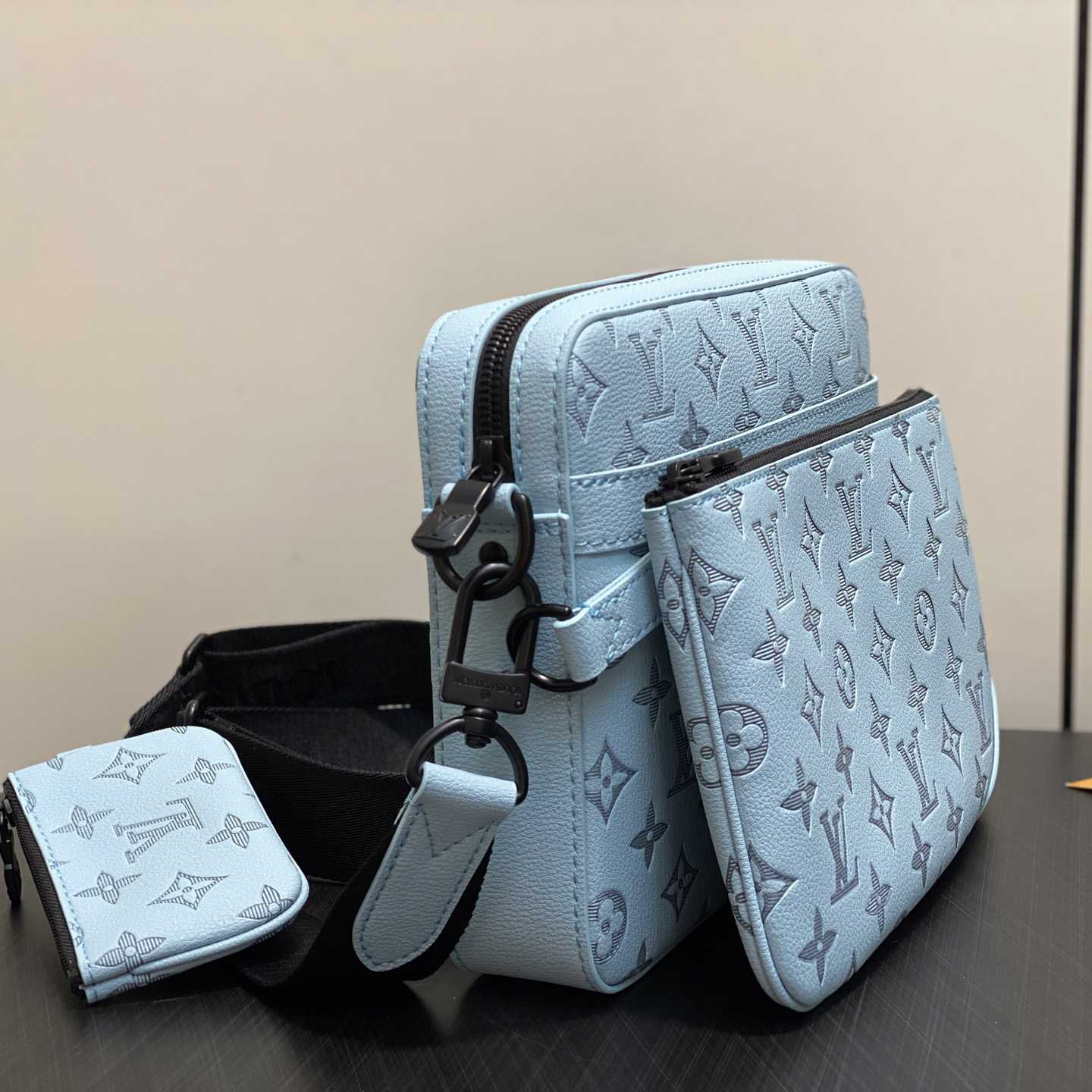 Louis Vuitton Trio Messenger   M14781 - DesignerGu