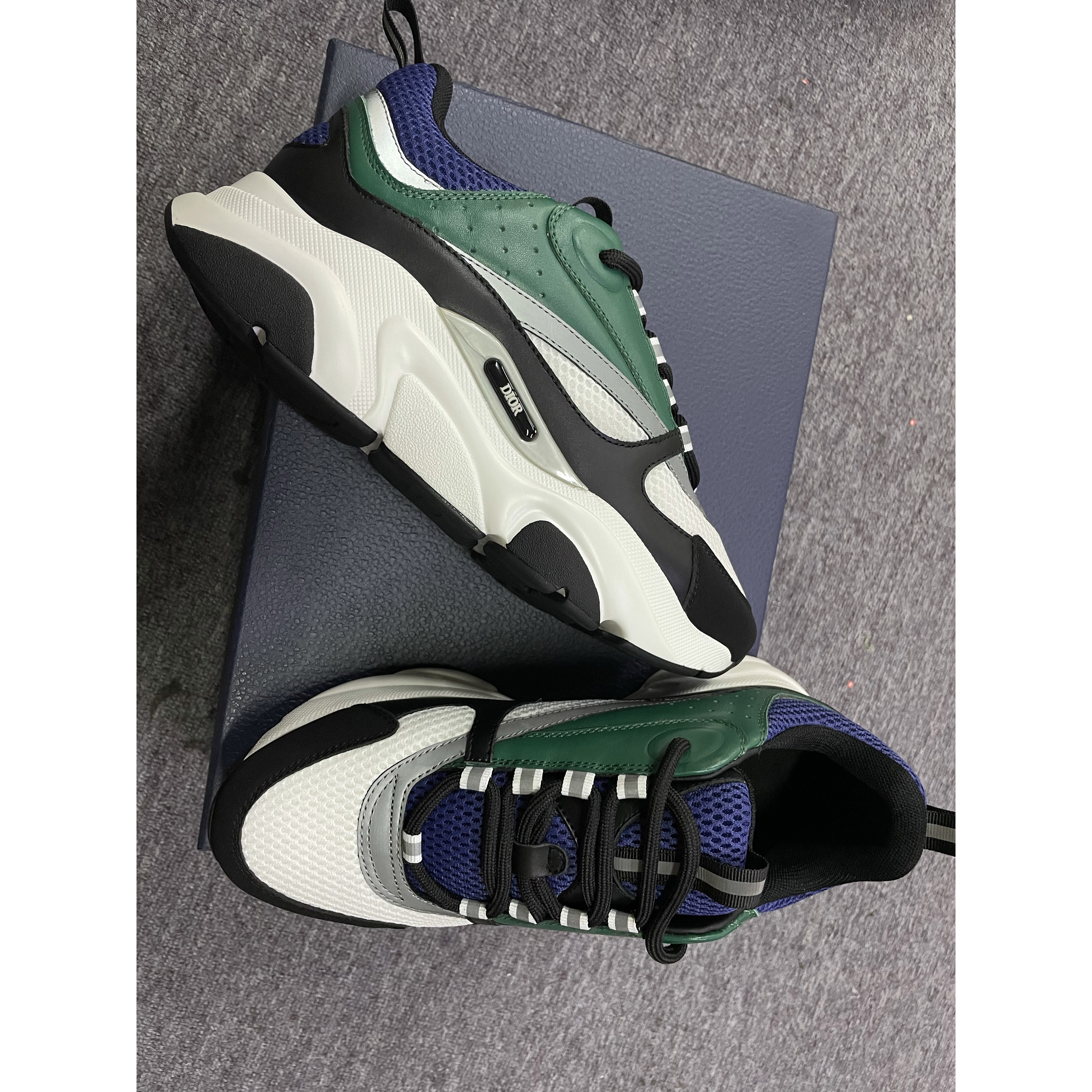 Dior [Limited Version] B22 Sneaker - 