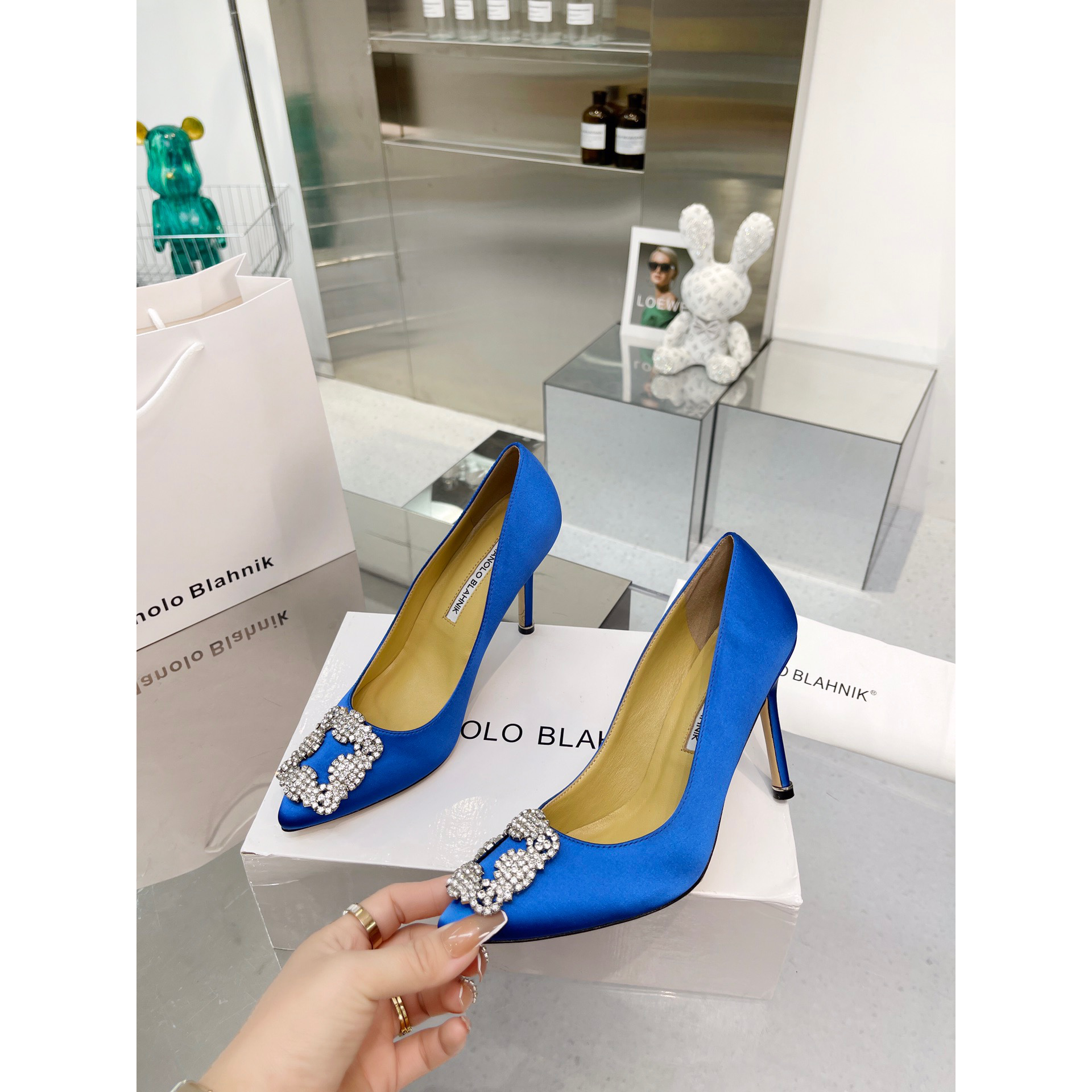 Manolo Blahnik Blue Hangisi Pumps with buckle - DesignerGu