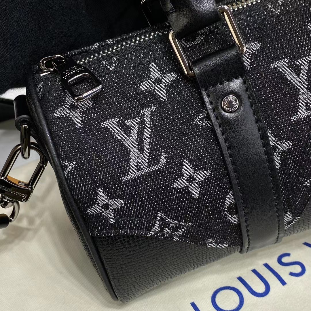 Louis Vuitton  Monogram Drip Handbag(21-12-9cm) - DesignerGu