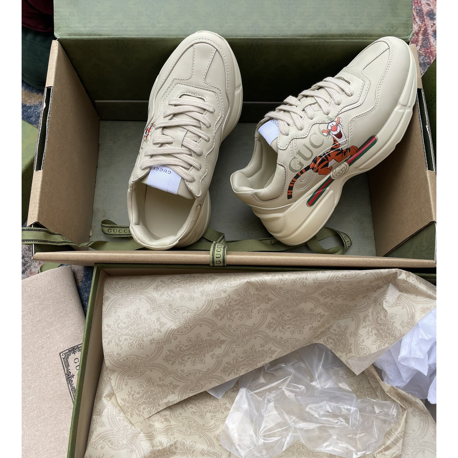 Gucci Men's Rhyton Sneaker In White - 