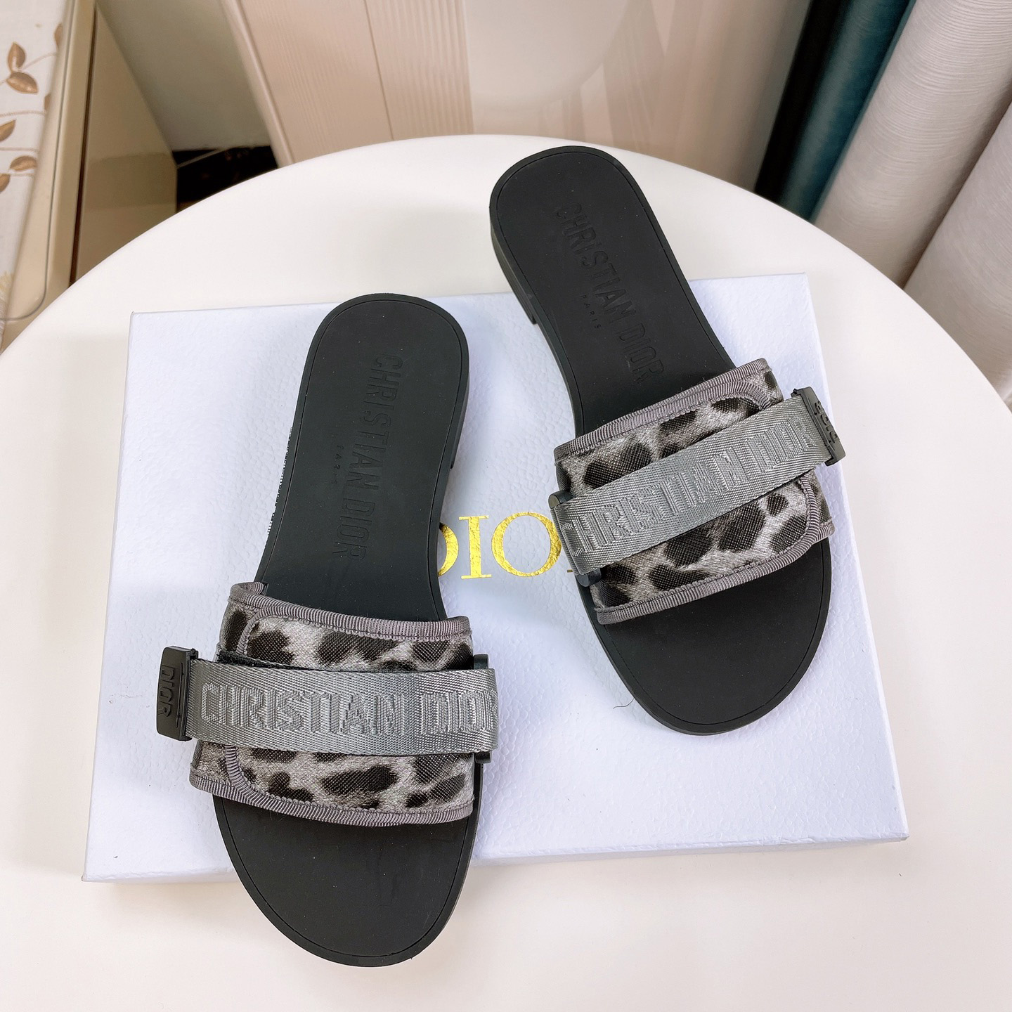 Dior Women Slides - DesignerGu
