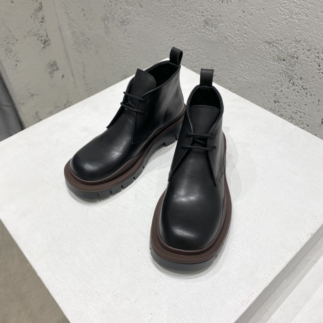 Bottega Veneta Vegetally-Tanned Leather Desert Boots - DesignerGu