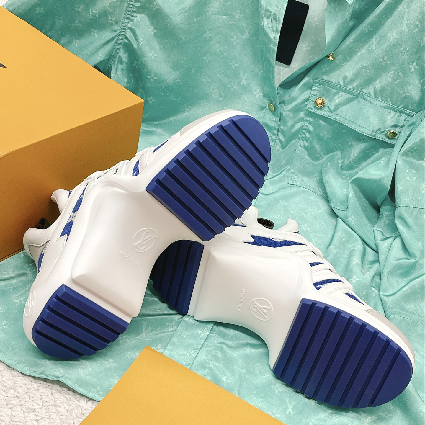Louis Vuitton LV Archlight Sneaker     1AACTY - DesignerGu