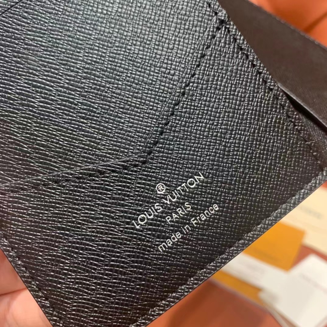 Louis Vuitton Passport Cover(10-14-2.5cm) - DesignerGu