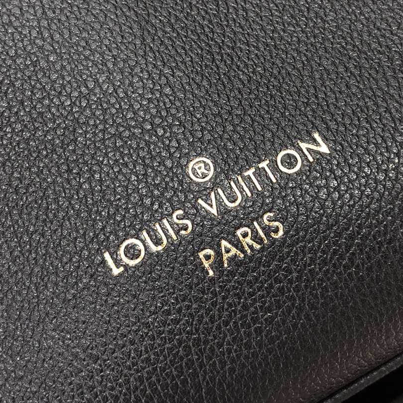 Louis VuittonOn My Side PM Tote Bag (25-20-12CM)    M57728 - 
