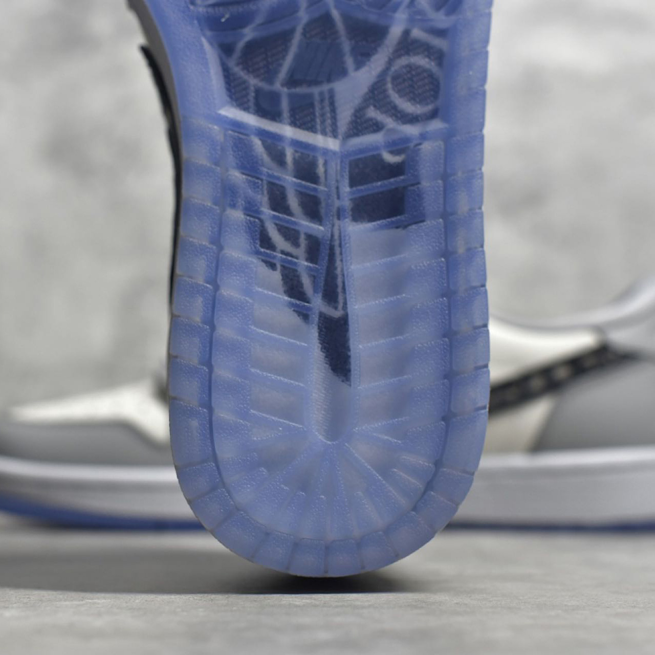 Dior x Air Jordan 1  Low Sneaker  - DesignerGu