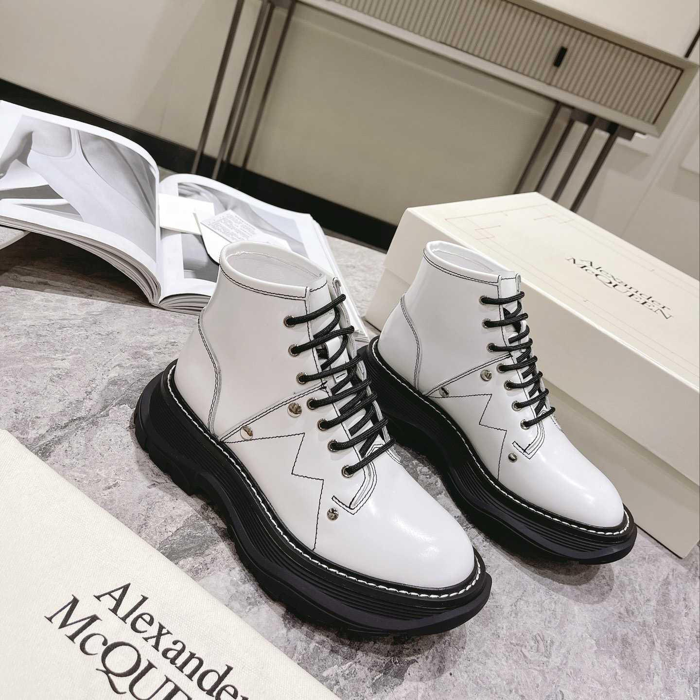 Alexander Mqueen Women's Tread Slick Boot In White - DesignerGu