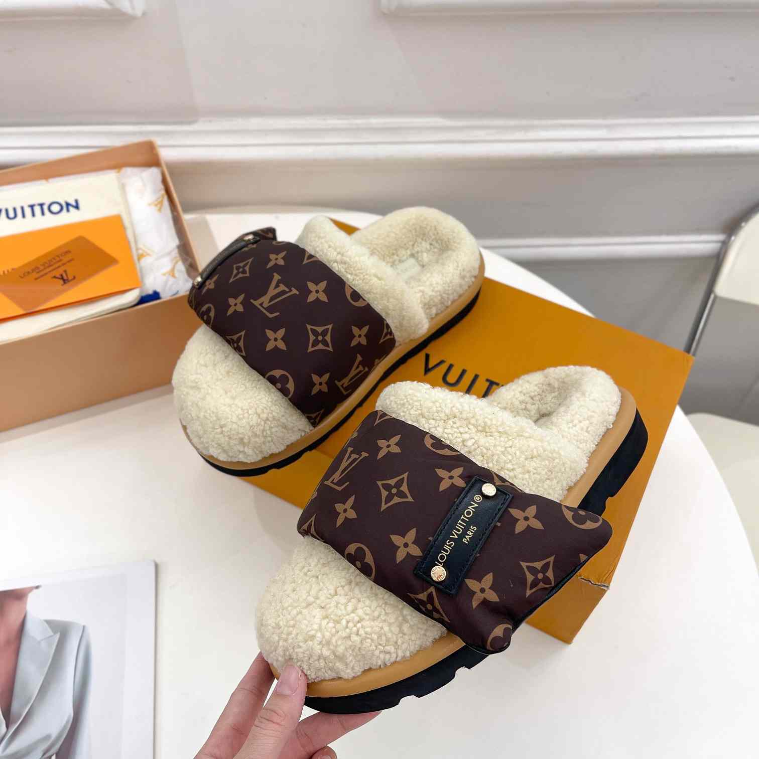 Louis Vuitton Slipper Pillow Flat Comfort Mule    1AAM41 - DesignerGu