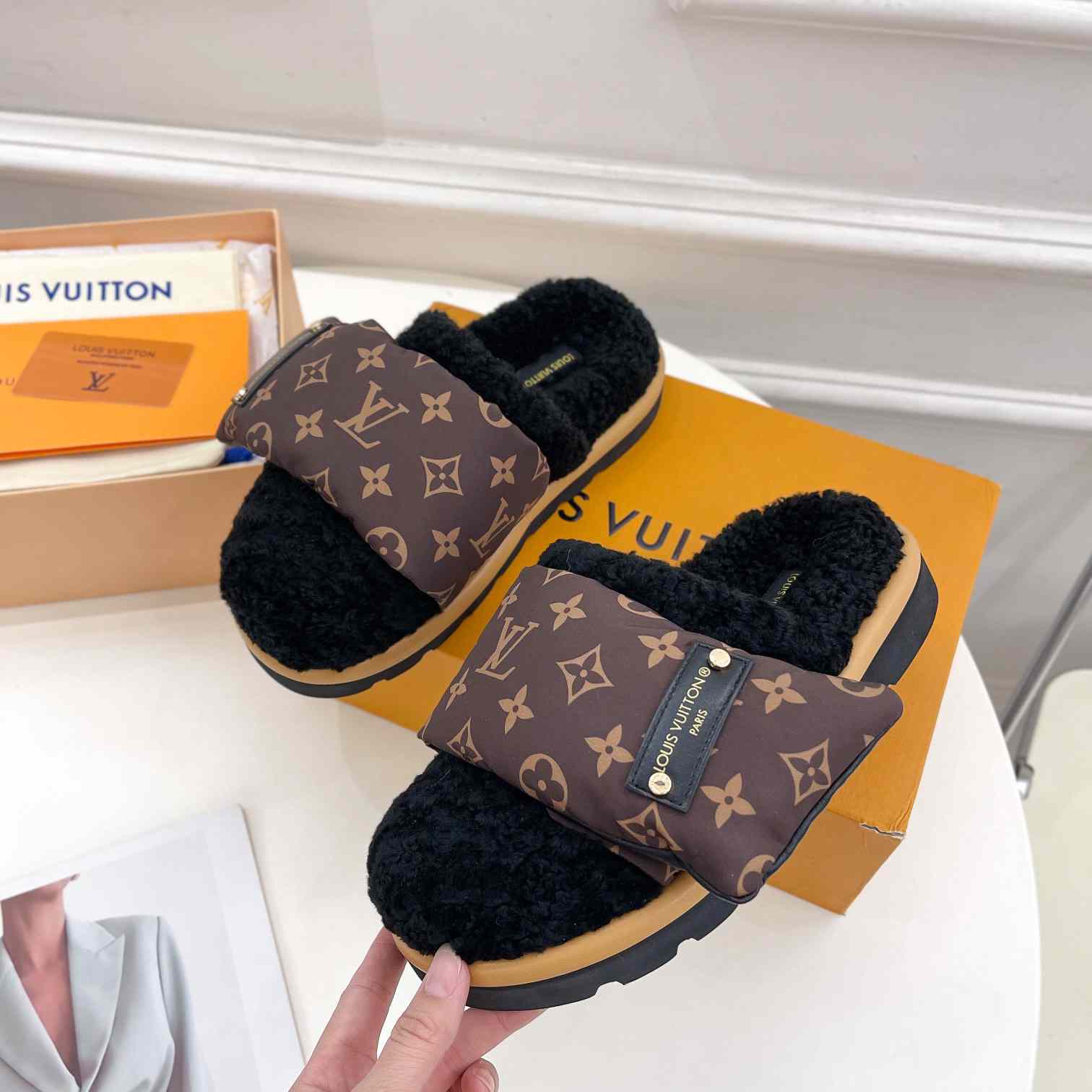 Louis Vuitton Slipper Pillow Flat Comfort Mule    1AAM3L - DesignerGu