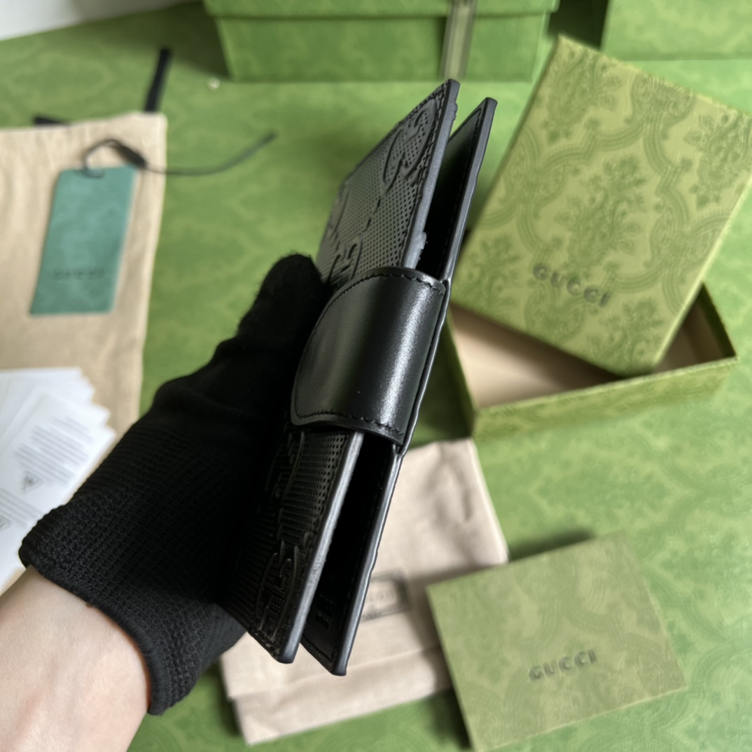 Gucci GG Embossed Passport Case(10.5-14.5cm) - DesignerGu