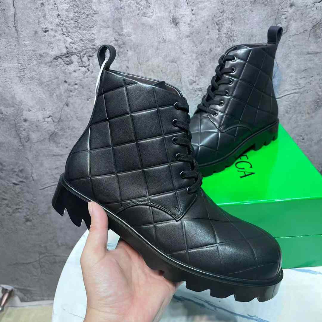 Bottega Veneta Strut Grid Padded Leather Lace-Up Ankle Boots - DesignerGu