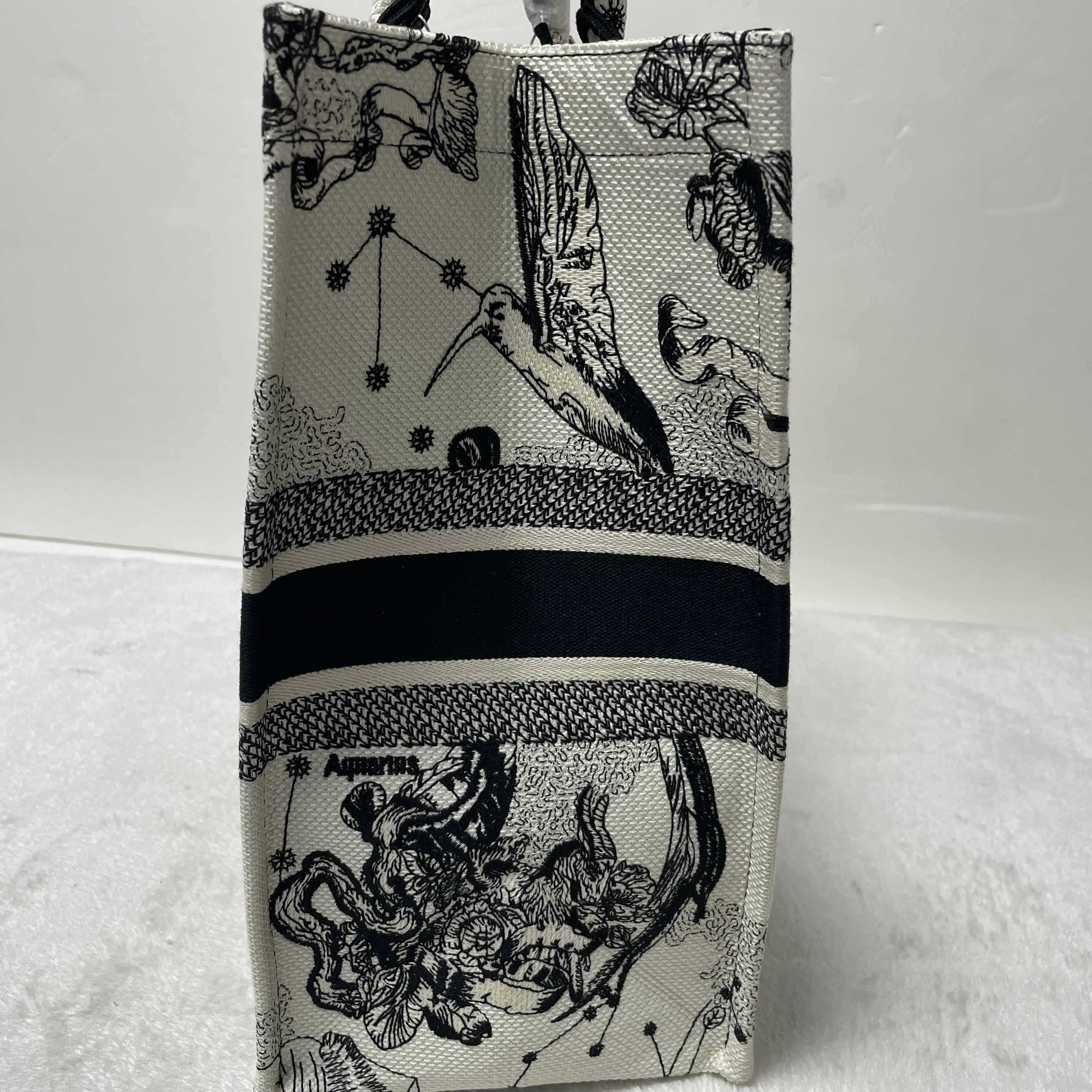 Dior Oblique Embroidered Book Tote(41.5-25-18cm)-Embroiderable Characters - 