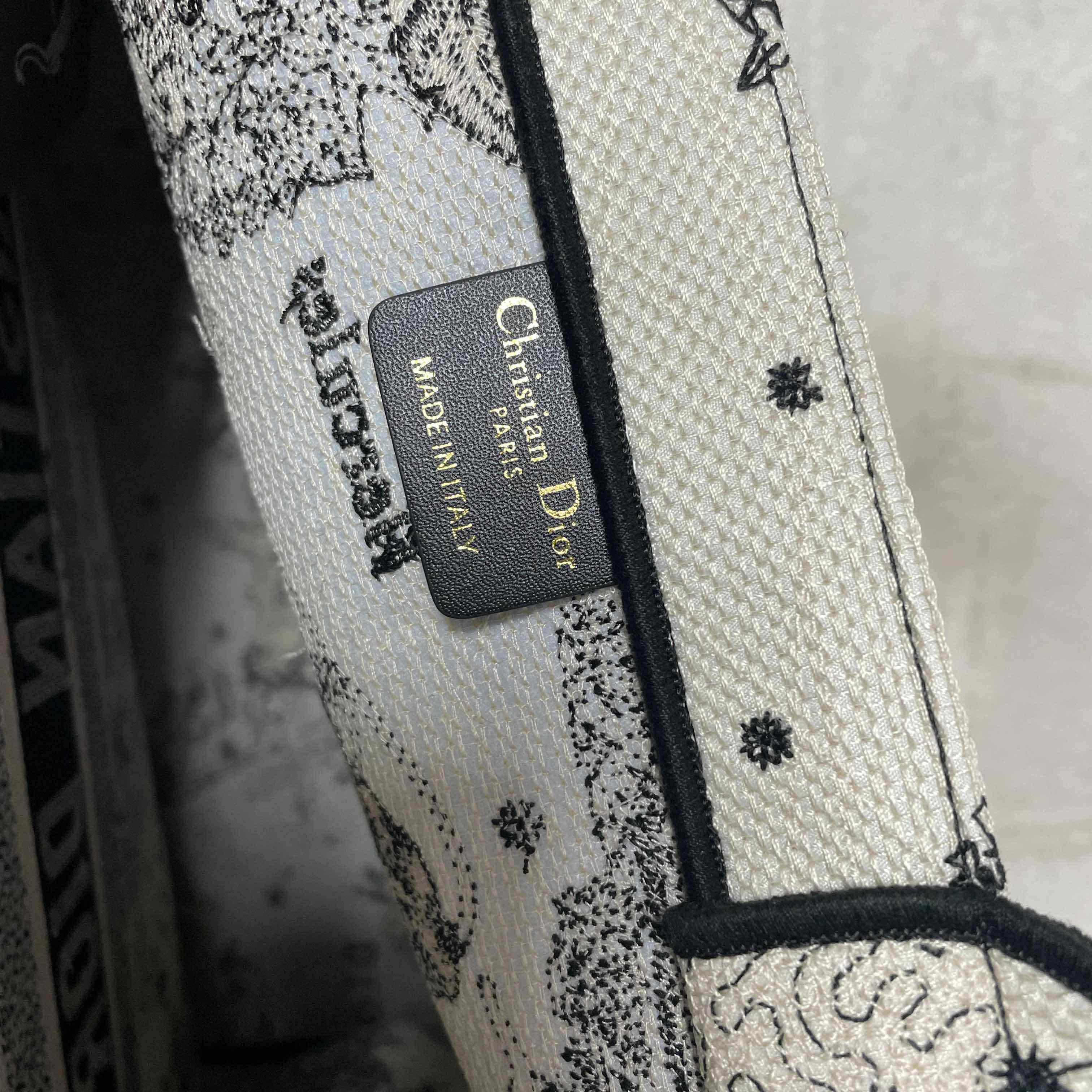 Dior Oblique Embroidered Book Tote(41.5-25-18cm)-Embroiderable Characters - 
