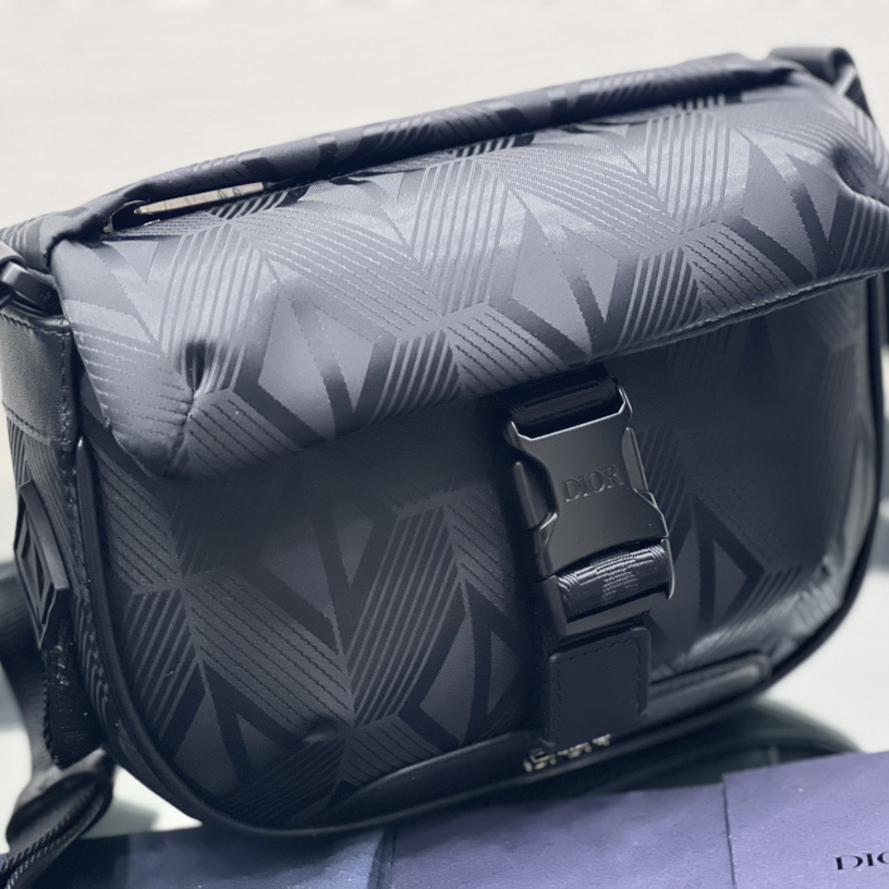 Dior Explorer Pouch With Strap - DesignerGu