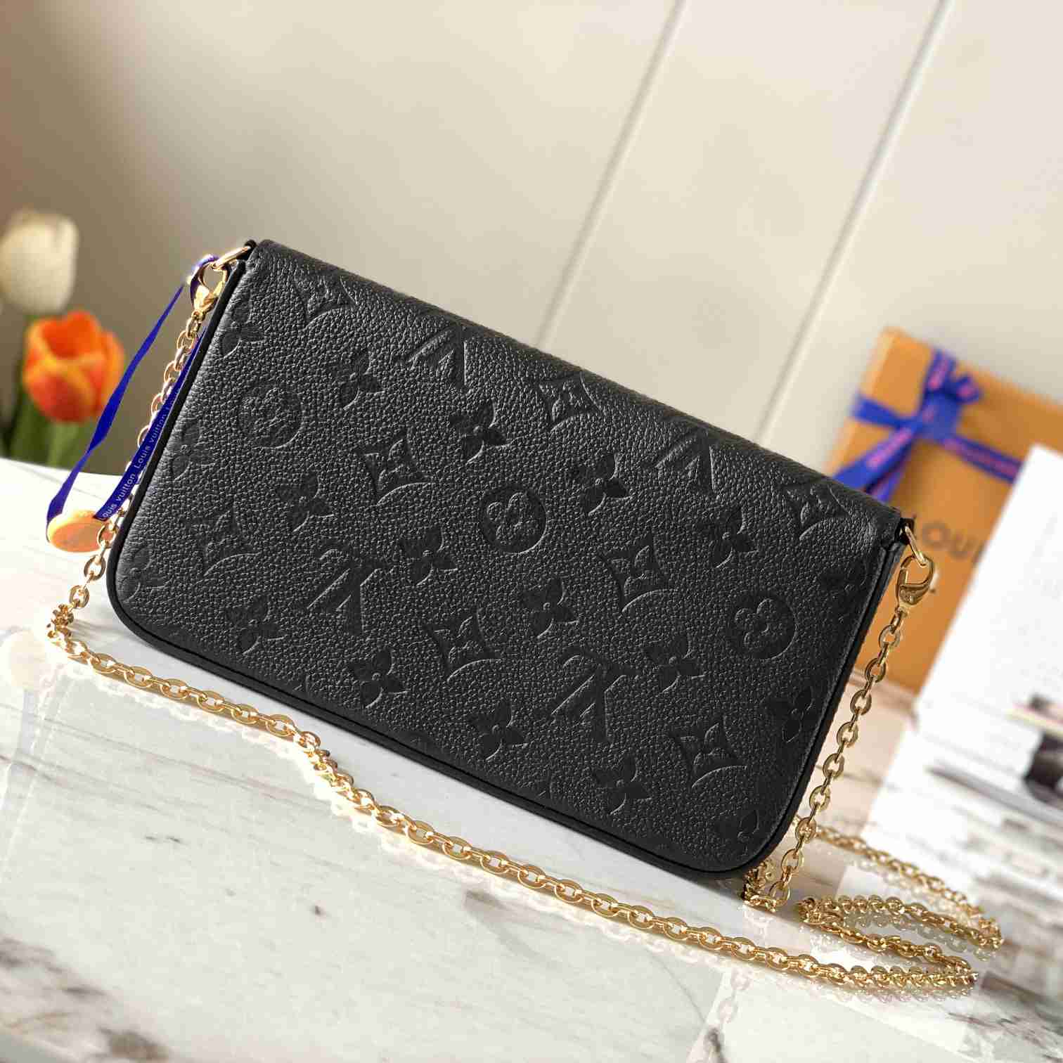 Louis Vuitton Félicie Pochette (21 x 12 x 3cm)   M64064 - 
