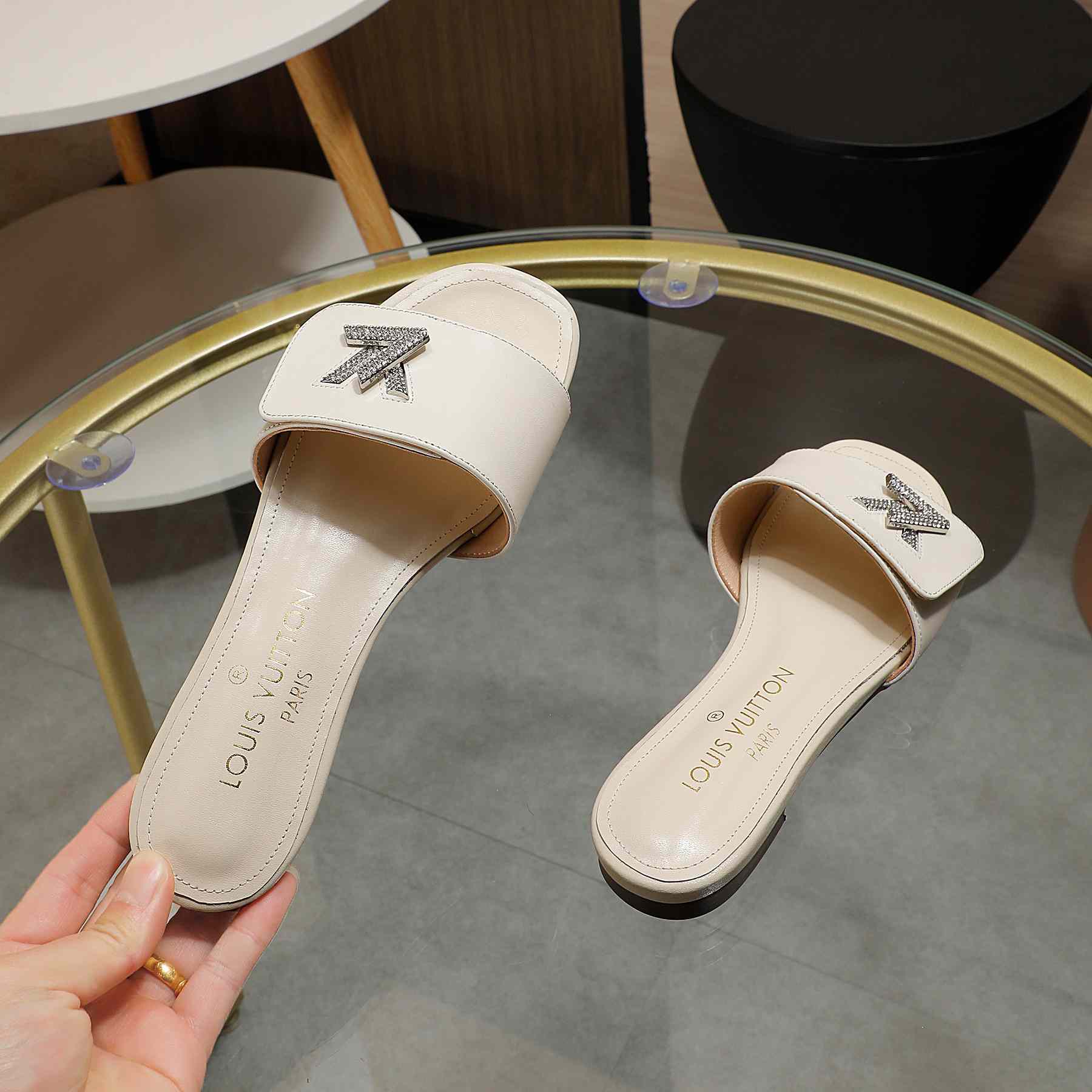 Louis Vuitton Shake Flat Mule       - DesignerGu