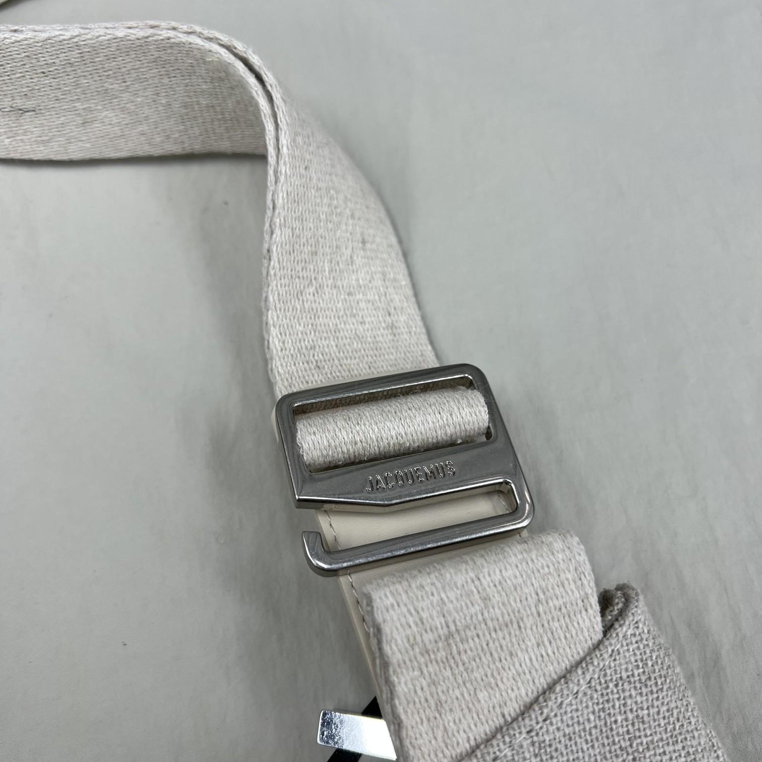 Jacquemus Le Bisou Gros Grain Buckled Shoulder Bag - 