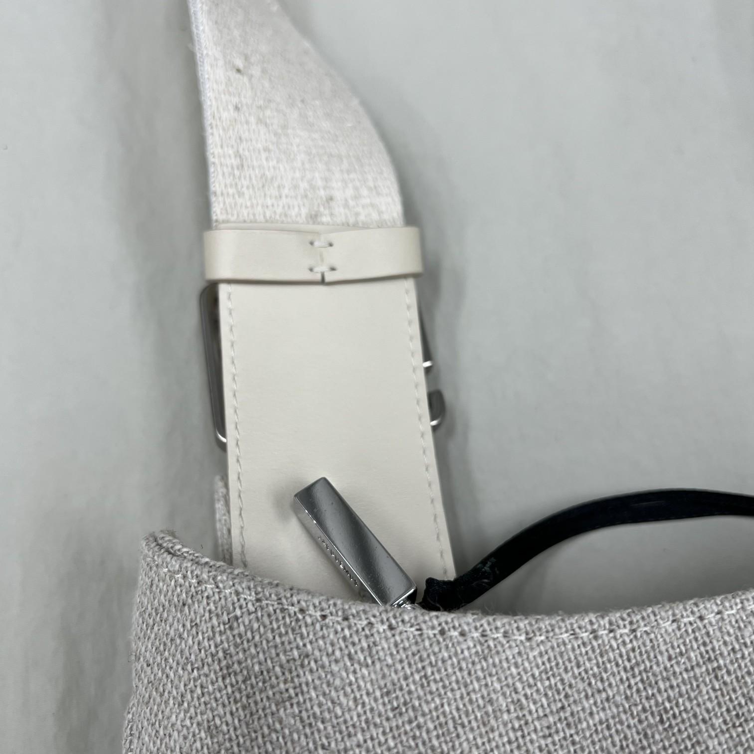 Jacquemus Le Bisou Gros Grain Buckled Shoulder Bag - 