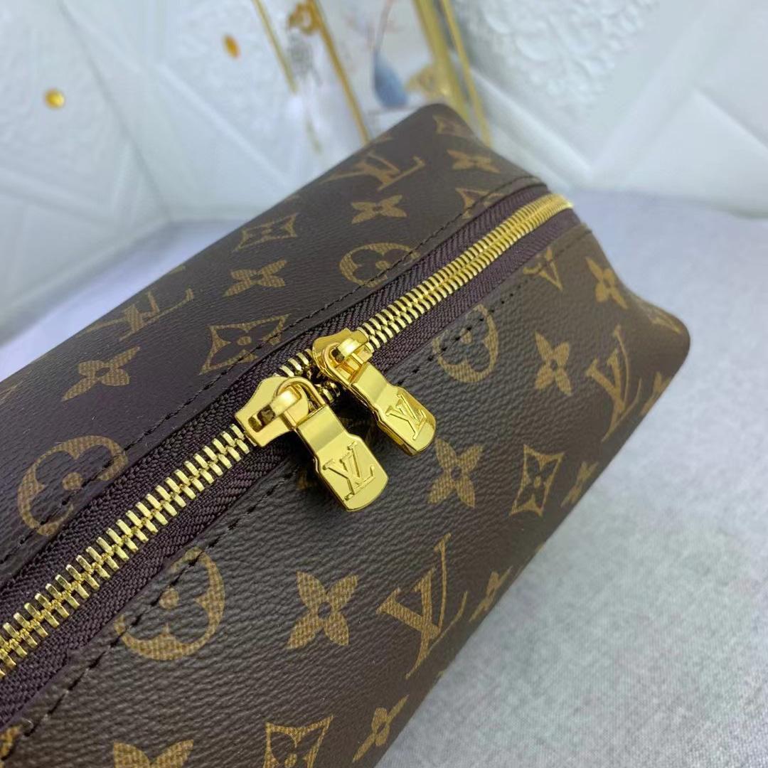 Louis Vuitton Cosmetic Pouch (27-18-9CM)      - DesignerGu