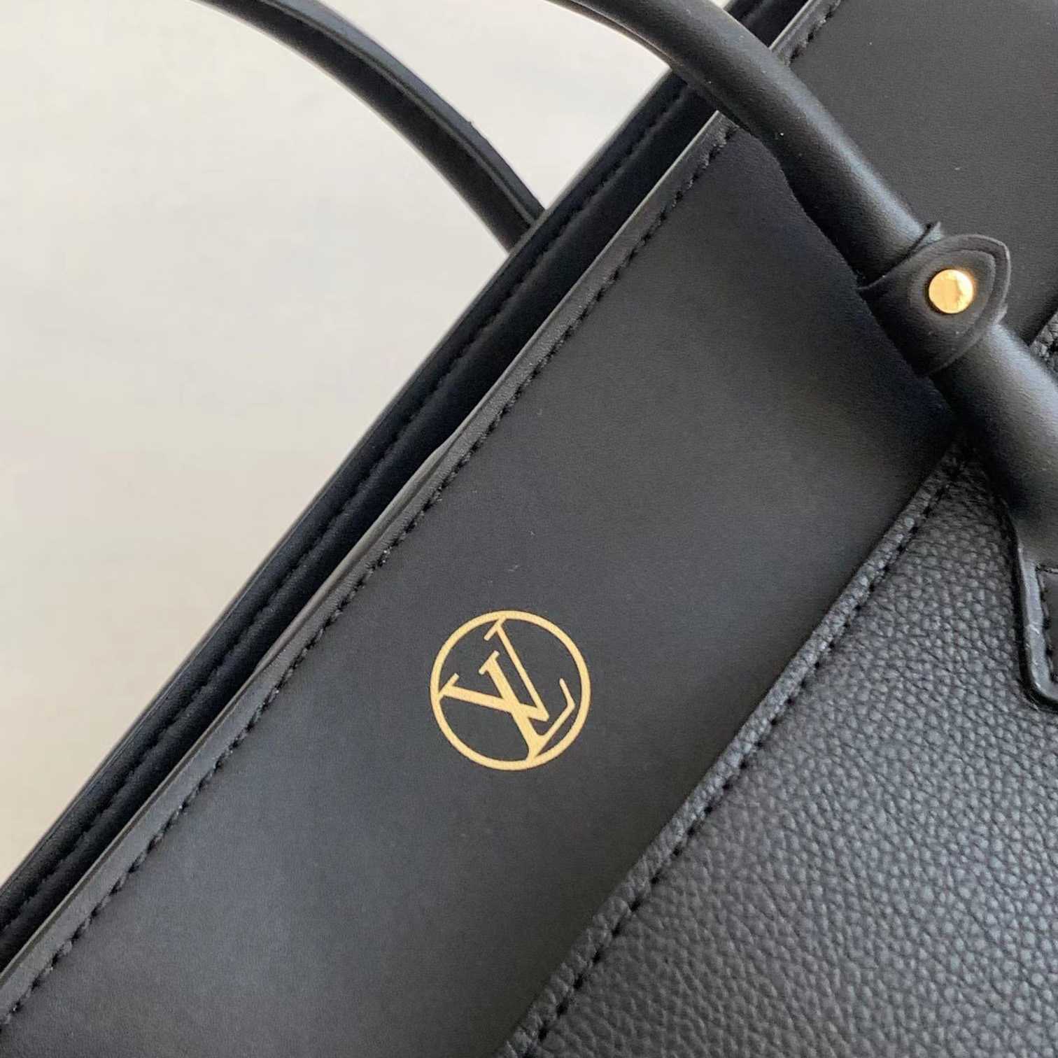 Louis Vuitton On My Side MM   M53826 - 