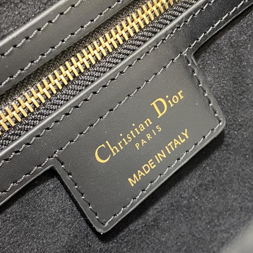 Dior CD Signature Bag With Strap - DesignerGu