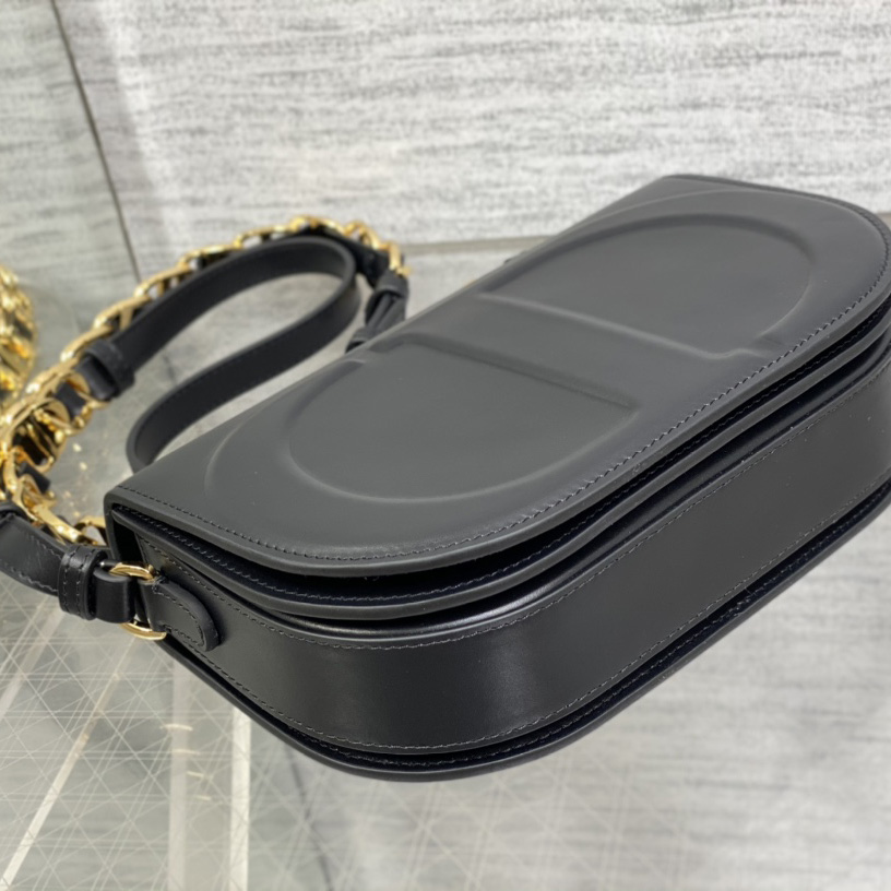 Dior CD Signature Bag With Strap - DesignerGu
