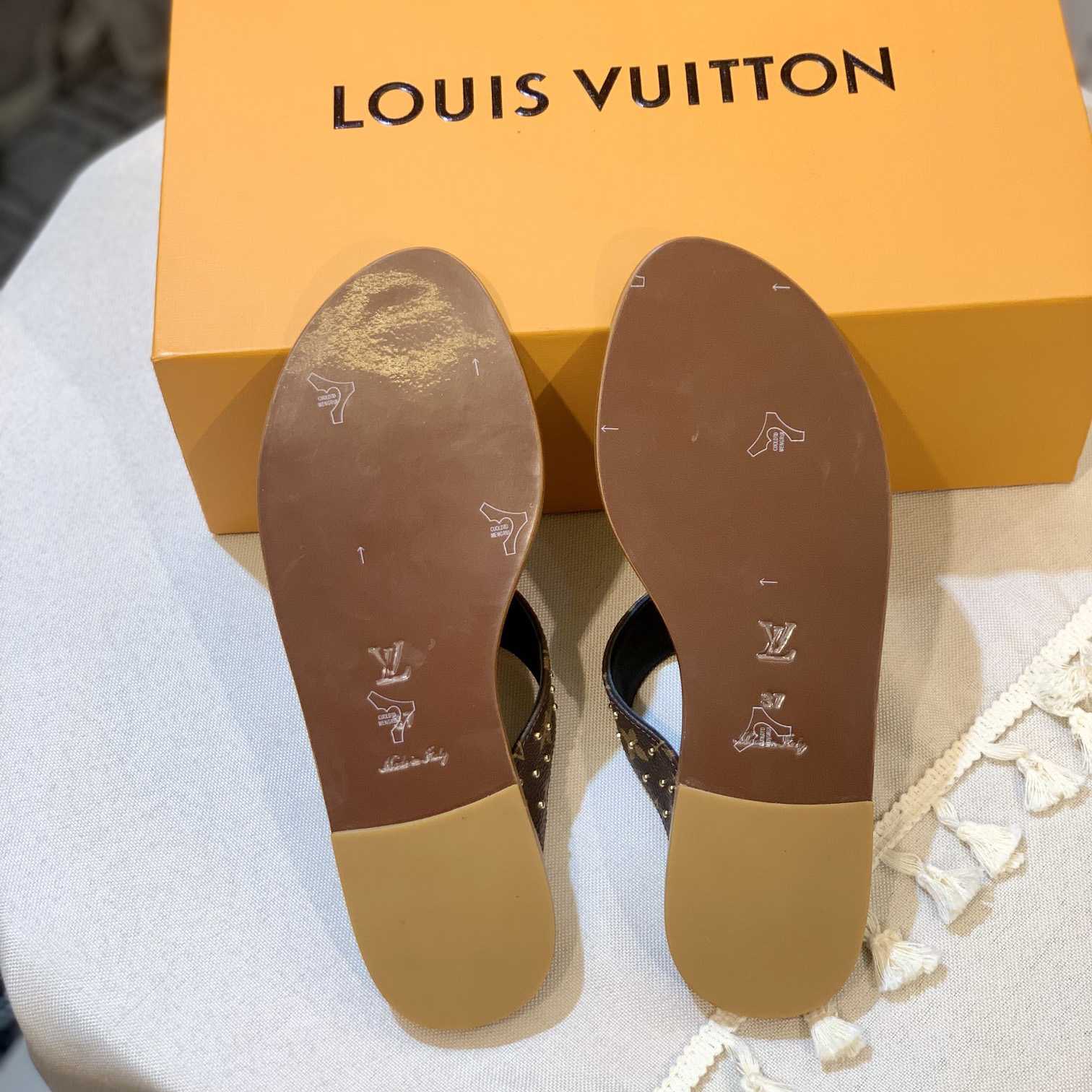 Louis Vuitton Sunny Flat Thong   1AB37T - 