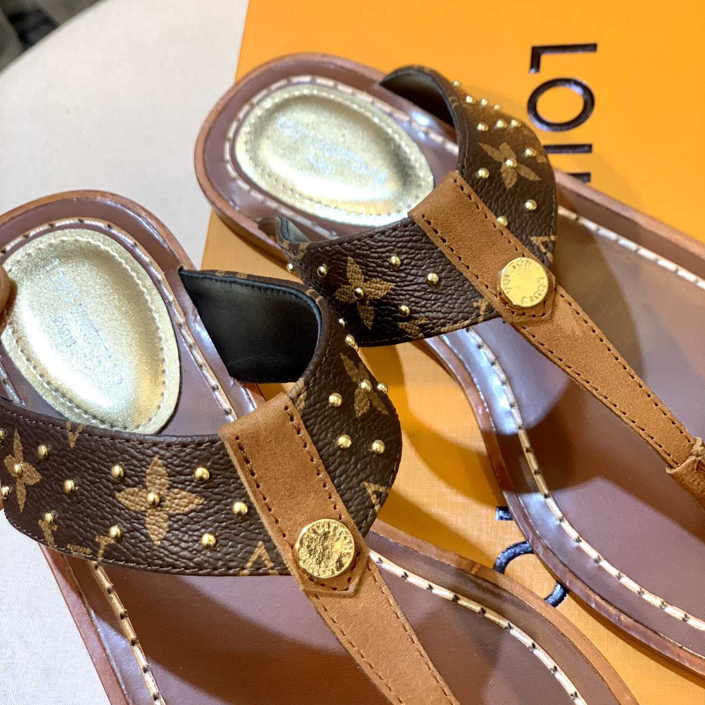 Louis Vuitton Sunny Flat Thong   1AB37T - 