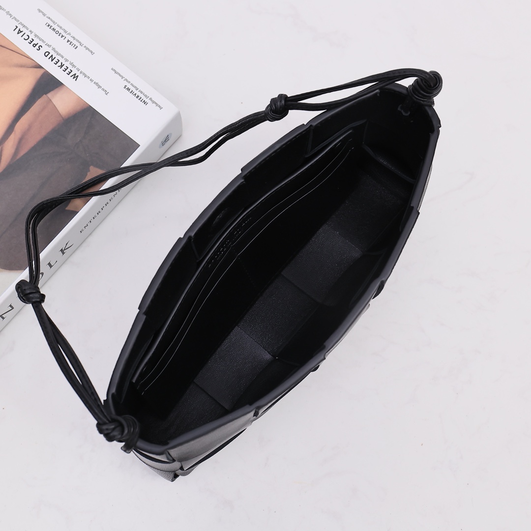 Bottega Veneta Cassette Pouch On Strap - 