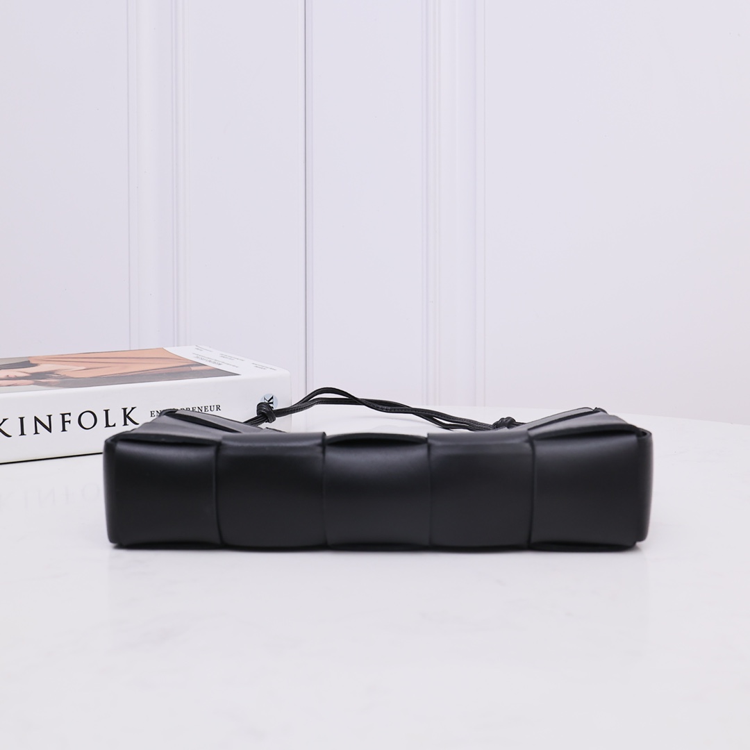 Bottega Veneta Cassette Pouch On Strap - 