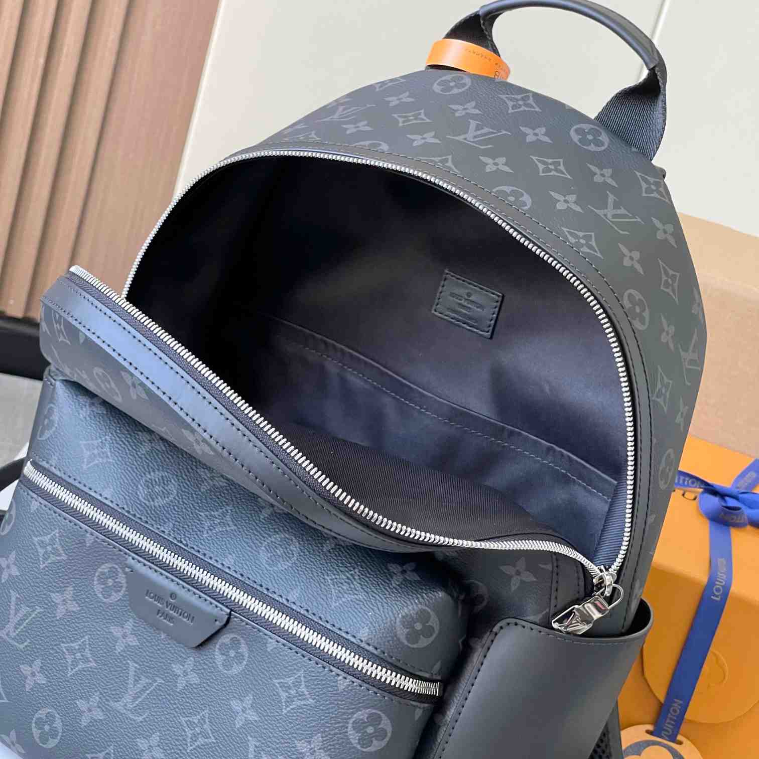 Louis Vuitton Discovery Backpack PM  (29*38*20cm)     M22558 - 