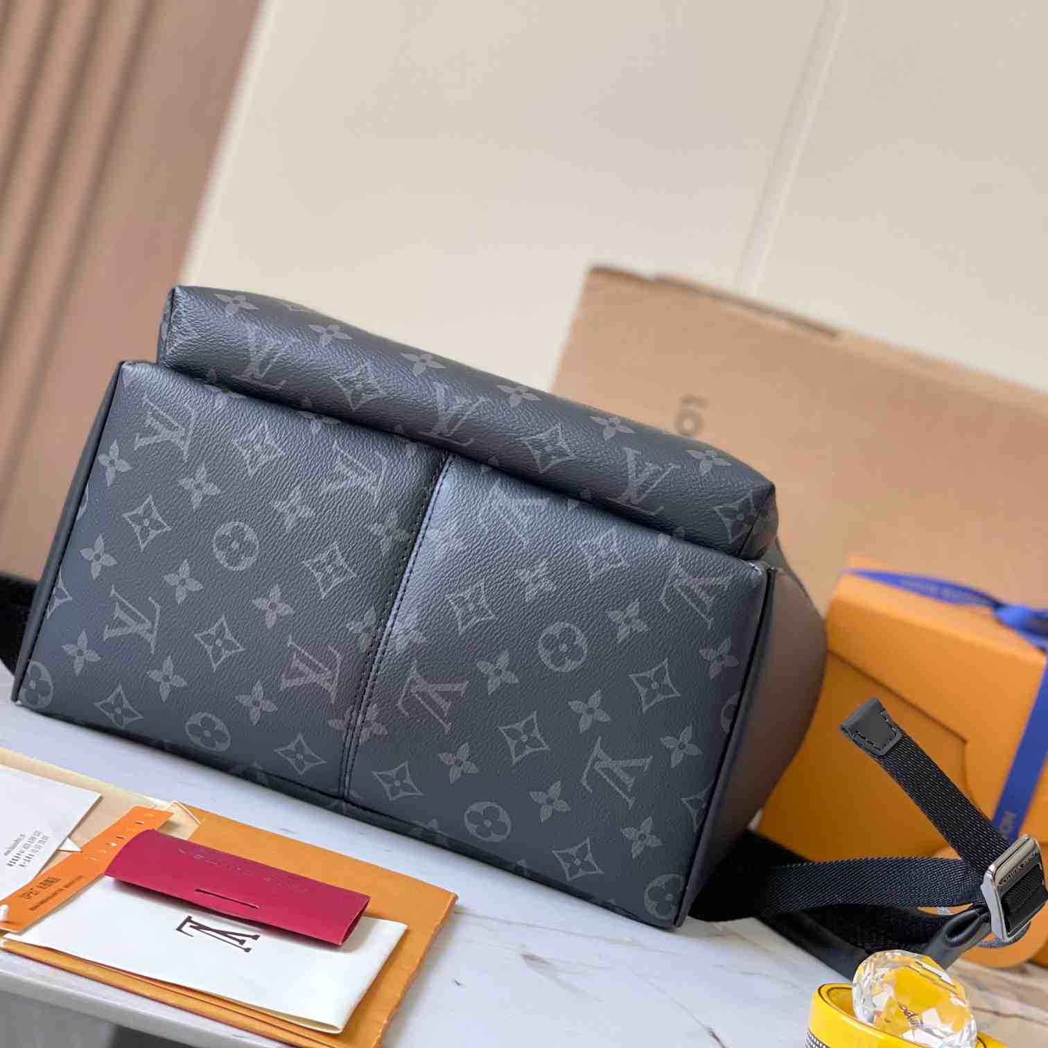 Louis Vuitton Discovery Backpack PM  (29*38*20cm)     M22558 - 