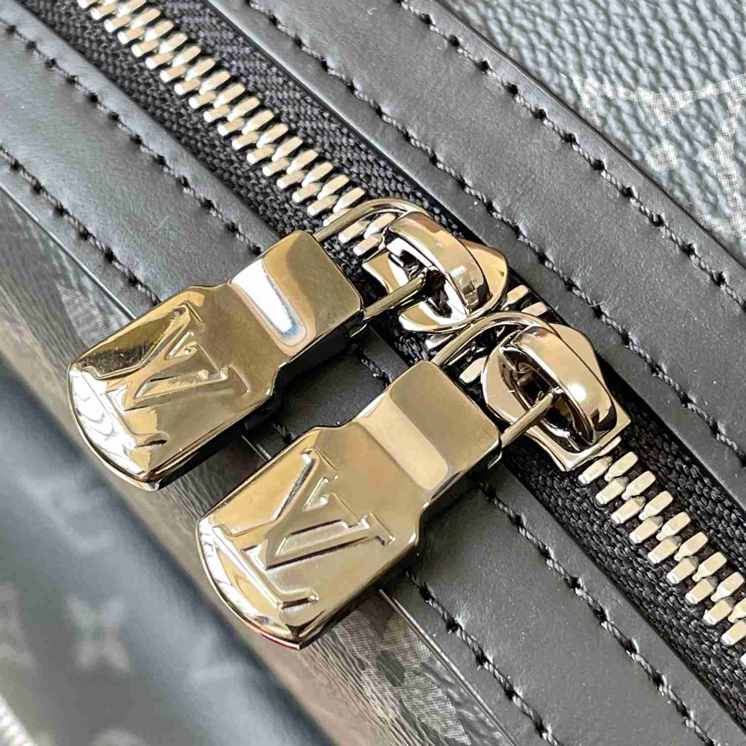 Louis Vuitton Discovery Backpack PM  (29*38*20cm)     M22558 - 