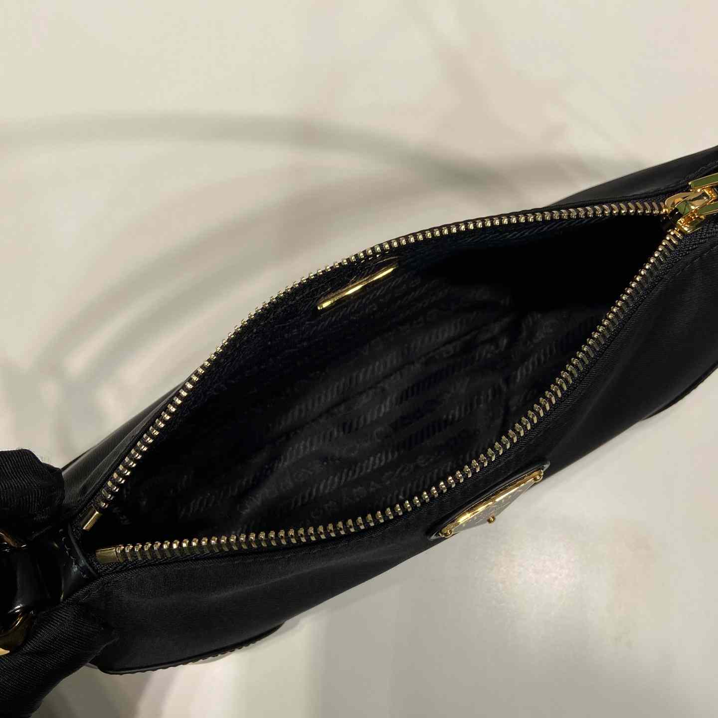 Prada Re-Edition 2002 Re-Nylon And Brushed Leather Shoulder Bag - 