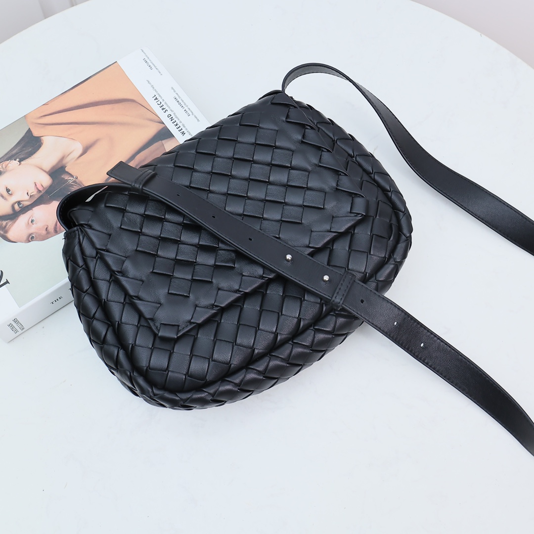 Bottega Veneta Small Cobble Messenger - DesignerGu