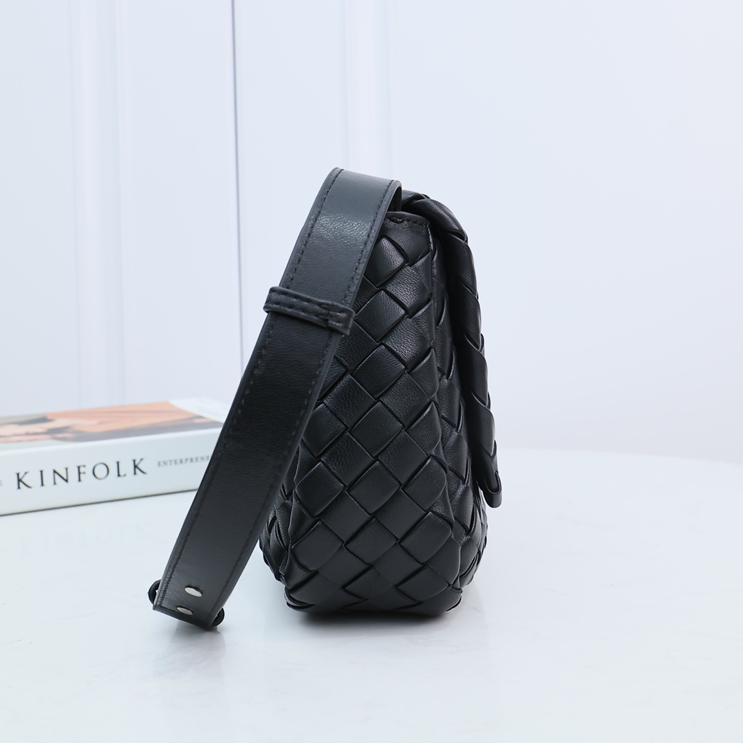 Bottega Veneta Small Cobble Messenger - DesignerGu