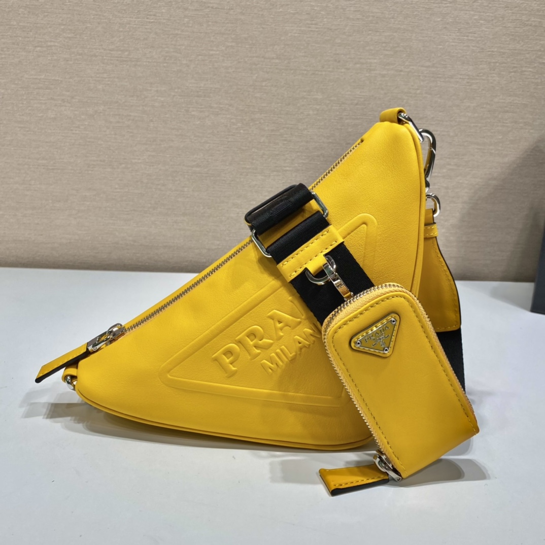 Prada Triangle Bag (26-14-12cm) - DesignerGu