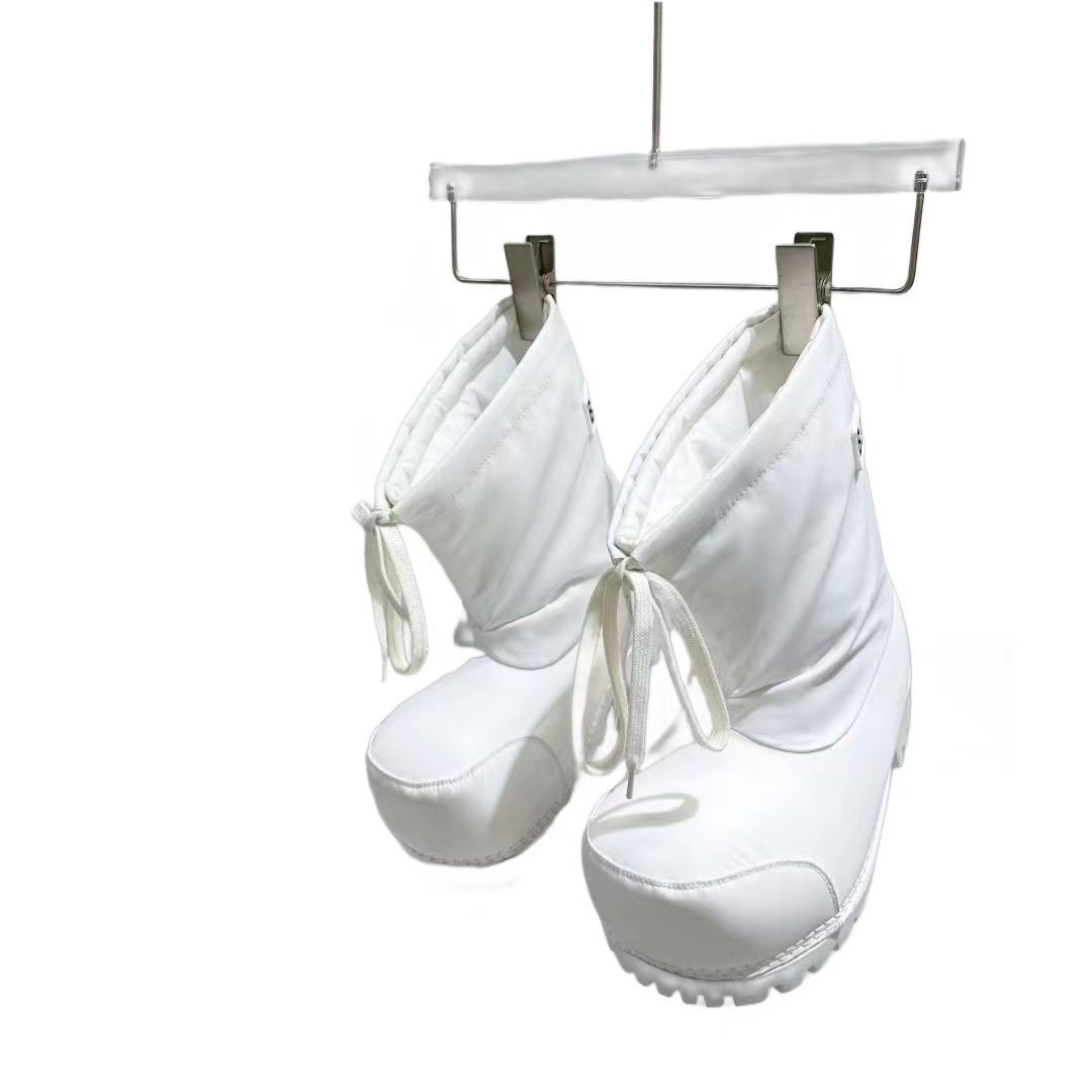 Balenciaga Alaska Low Boot In White Nylon - 