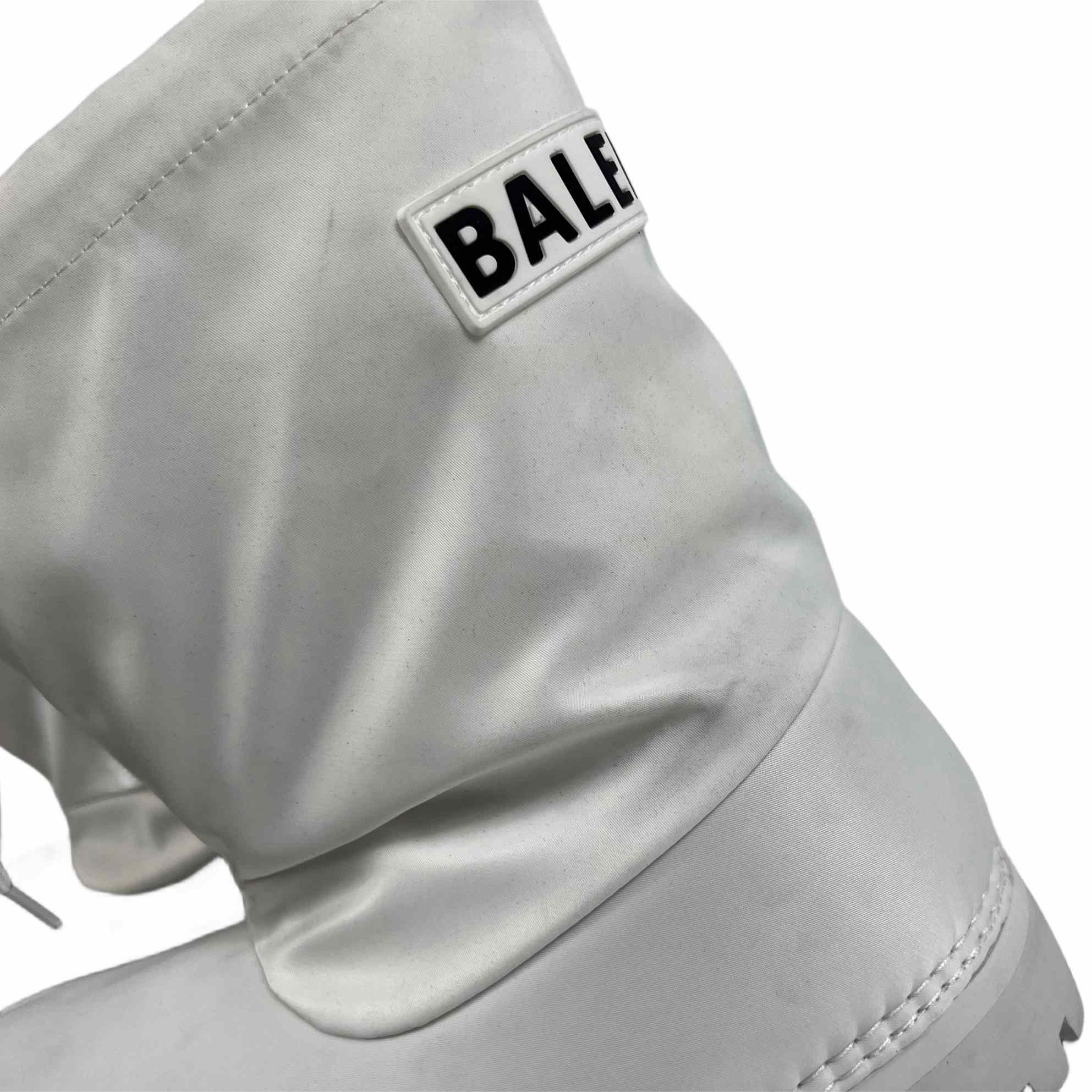 Balenciaga Alaska Low Boot In White Nylon - 