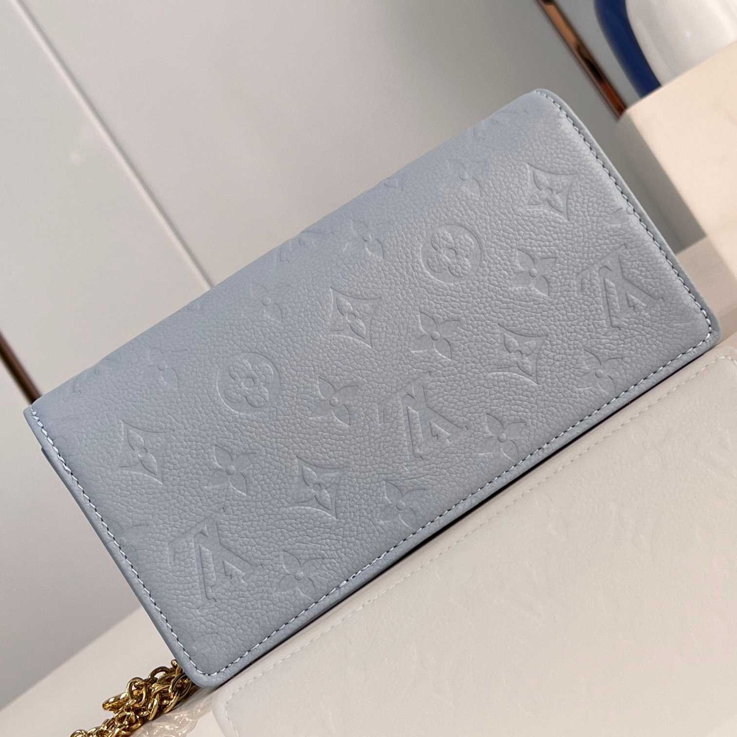 Louis Vuitton Wallet On Chain Lily    M83233 - DesignerGu
