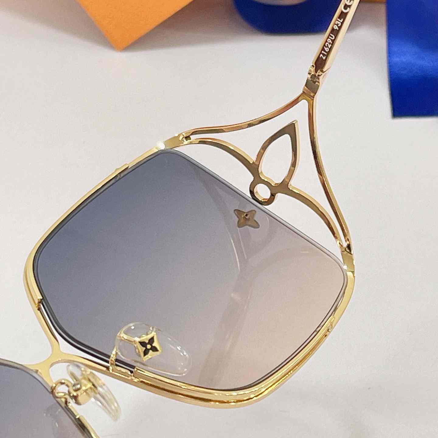 Louis Vuitton LV Petal Square Sunglasses   Z1629 - 