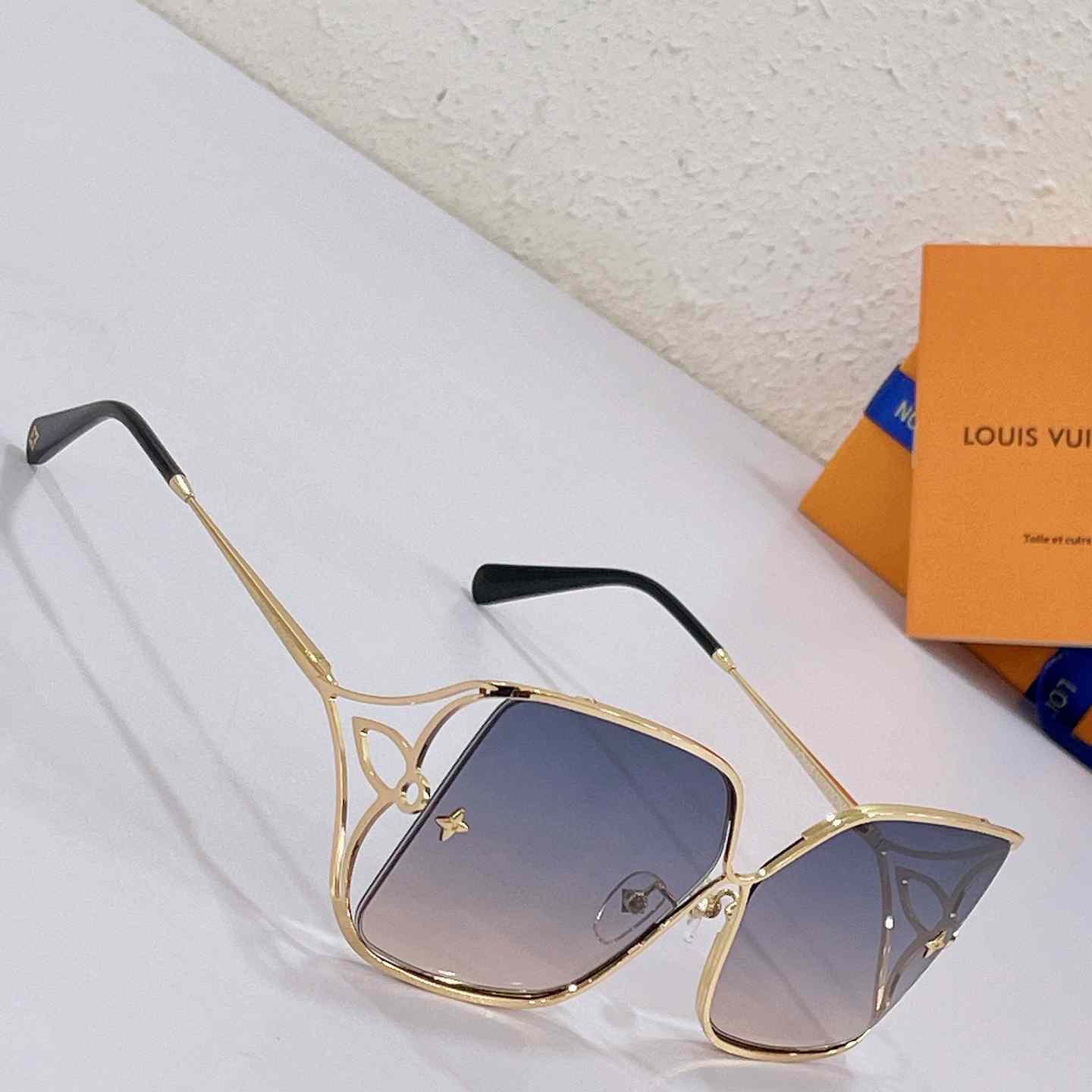 Louis Vuitton LV Petal Square Sunglasses   Z1629 - DesignerGu