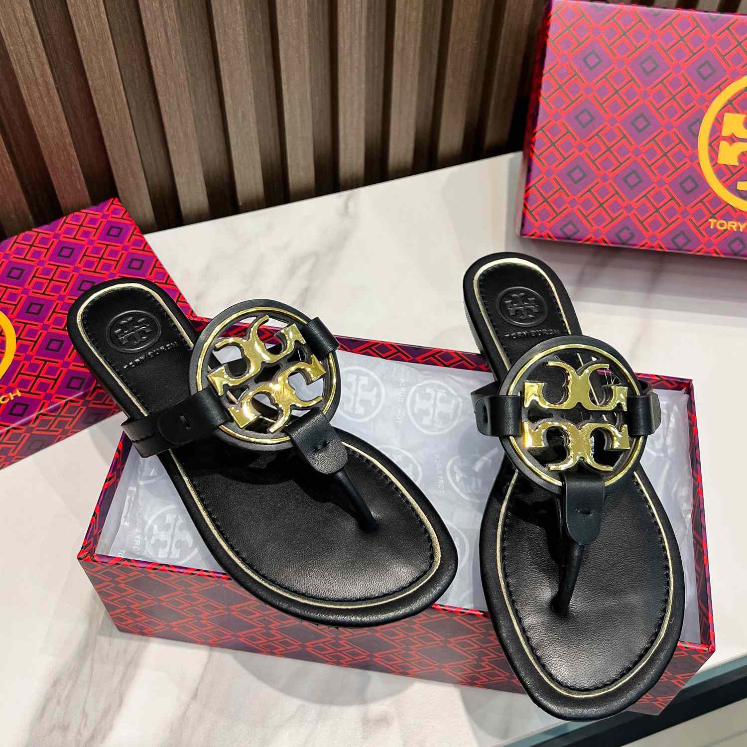 Tory Burch Leather Thong Sandals  - DesignerGu