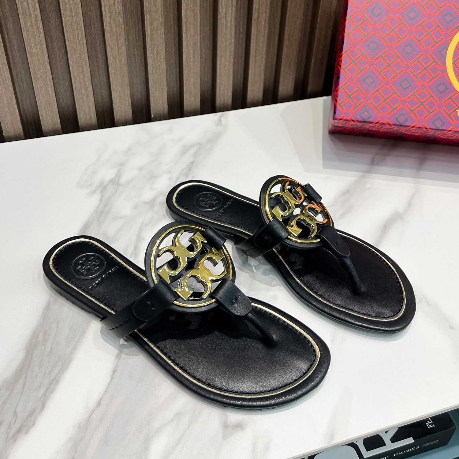 Tory Burch Leather Thong Sandals  - DesignerGu