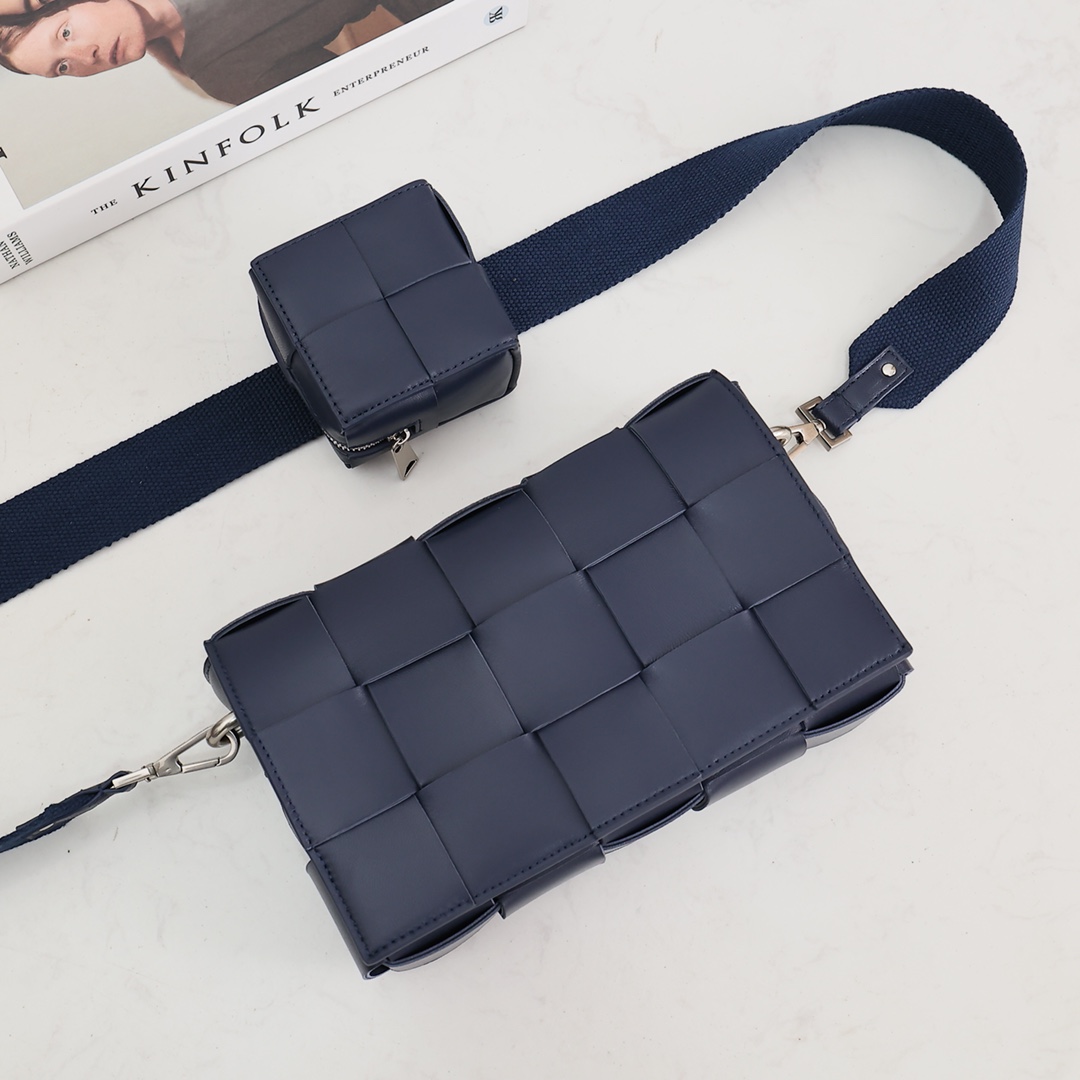 Bottega Veneta Cassette With Versatile Strap - 