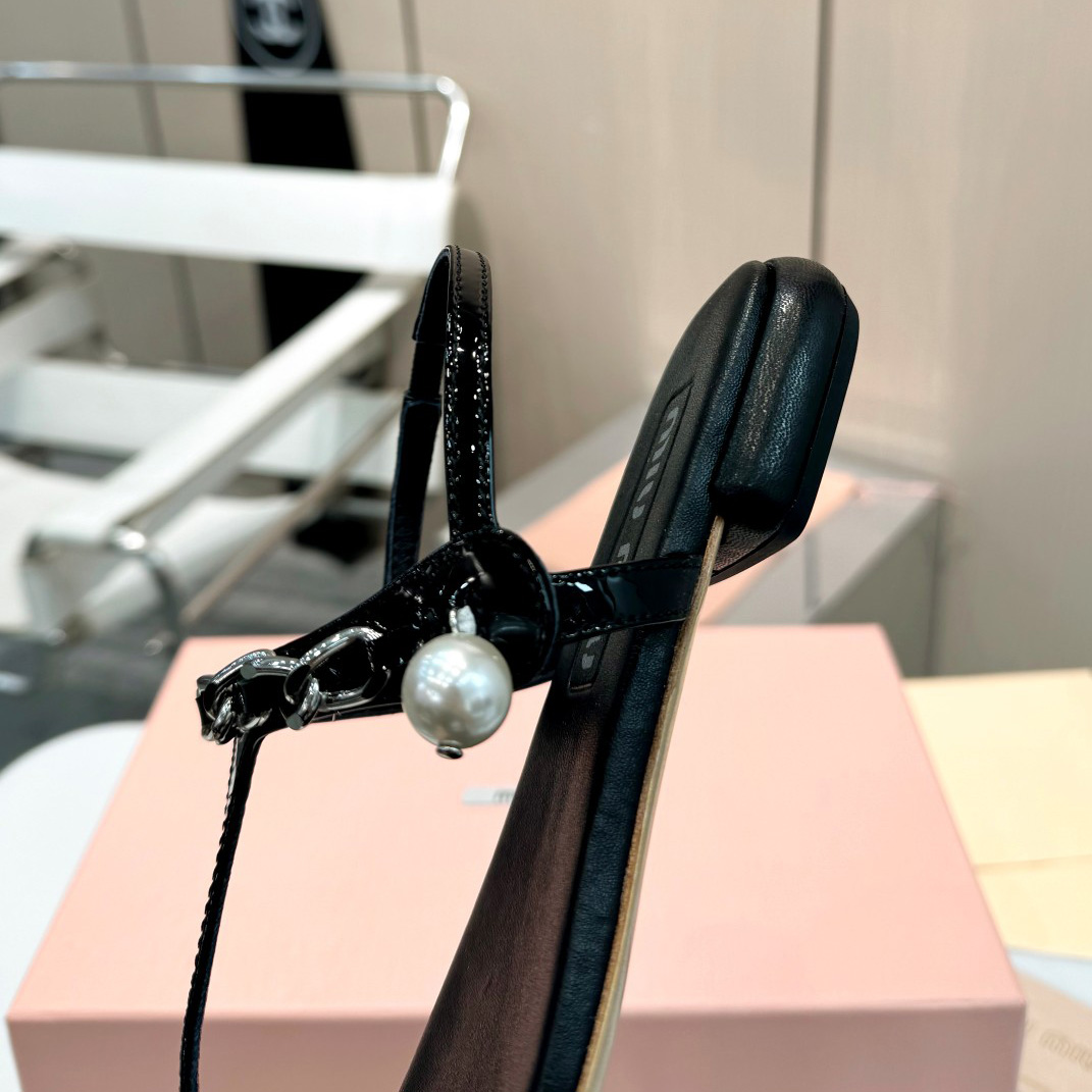 Miu Miu Patent Leather Thong Sandals - 