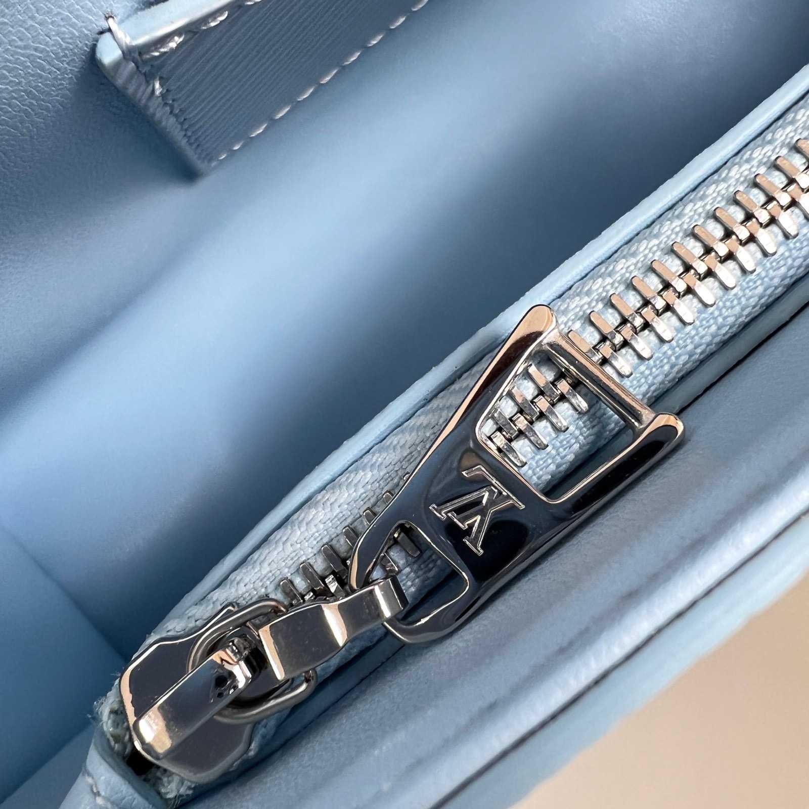 Louis Vuitton Twist West   M24566 - 