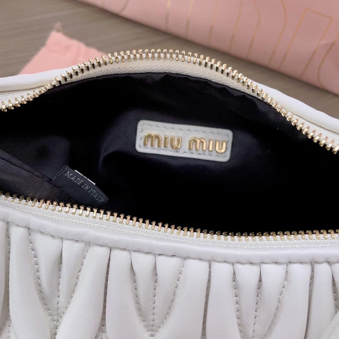 Miu Miu Wander Hobo Bag (25X18X7cm) - 